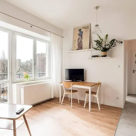 Cozy Flat Near Metro Szwedzka *