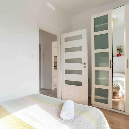 아파트 Cozy Flat Near Metro Szwedzka 바르샤바