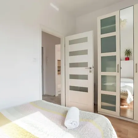 Cozy Flat Near Metro Szwedzka דירה *