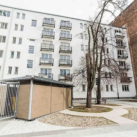 Cozy Flat Near Metro Szwedzka ורשה