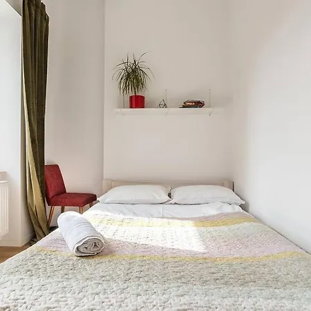 Cozy Flat Near Metro Szwedzka